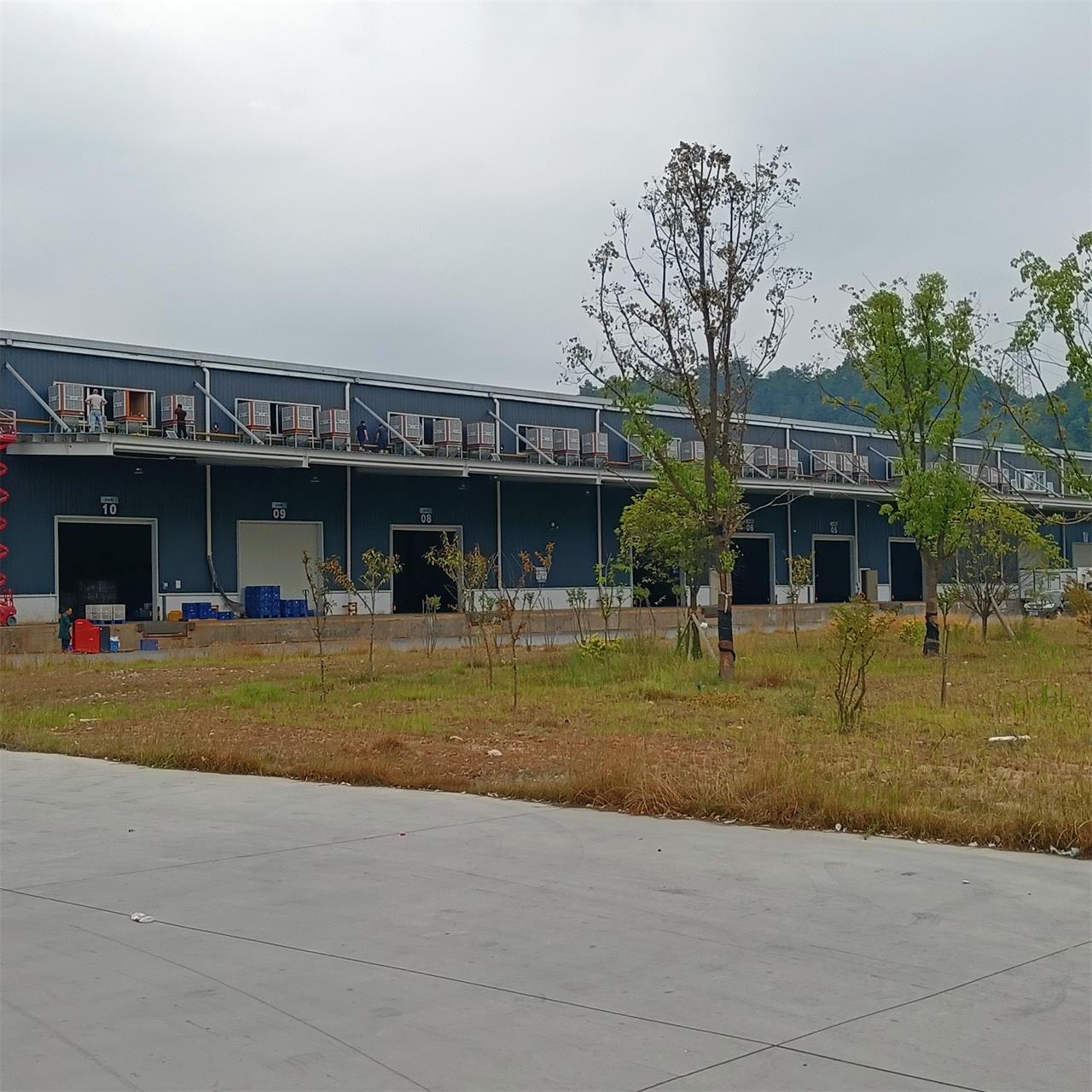 湖北十堰某大型物流倉儲降溫應用環(huán)保空調的工程案例
