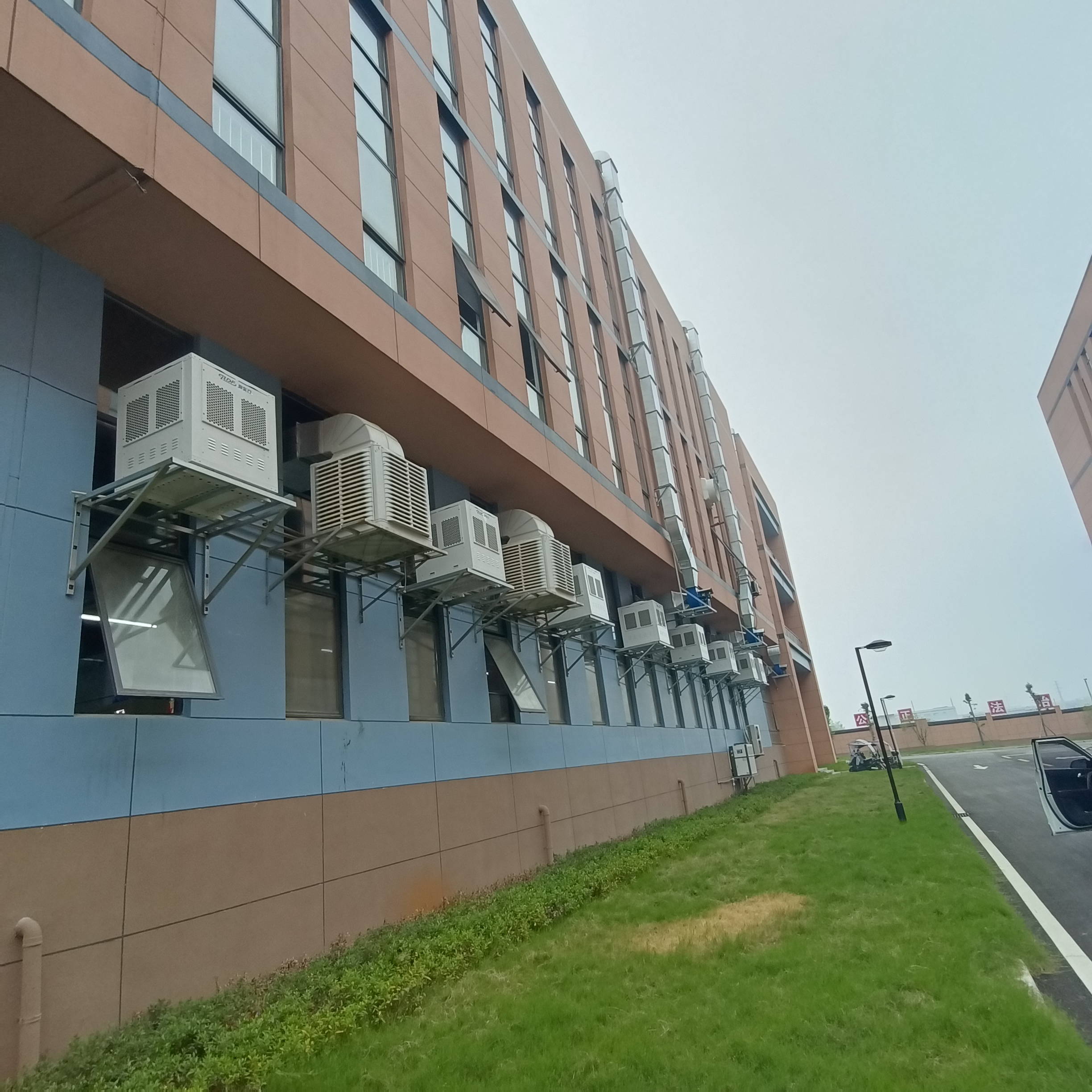 湖北咸寧某大型五金廠通風降溫采用節(jié)能低碳空調